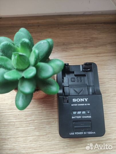 Зарядное устройство Sony Sony BC-TRX
