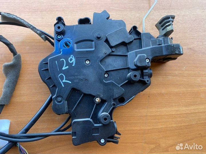 Замок сдвижной двери правый Wv Transporter T5 cfca