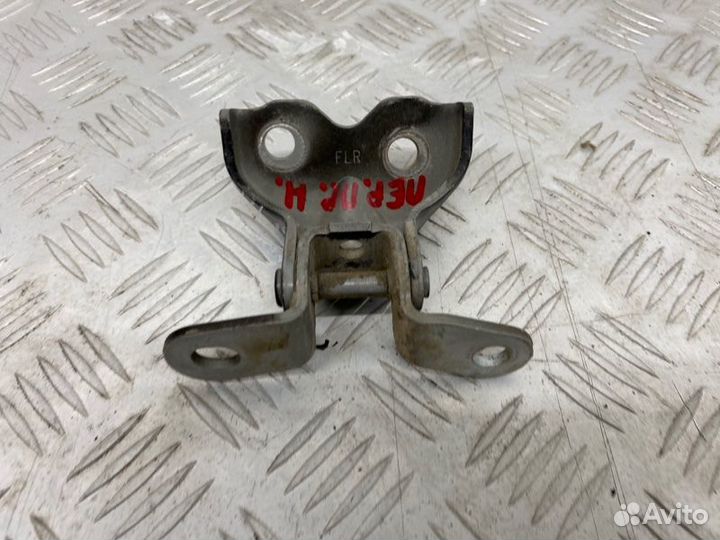 Б/У петля двери передний правый Hyundai Solaris 1