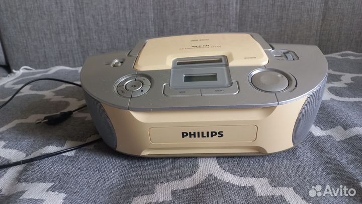 Продаю магнитофон Philips