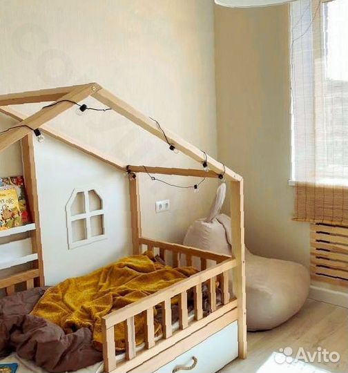 Детская кровать домик из массива бука