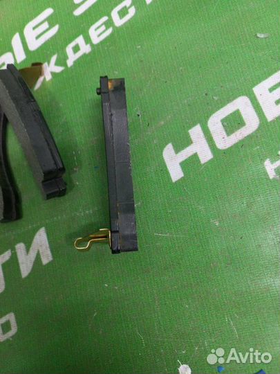 Задние тормозные колодки Toyota Corolla 1998