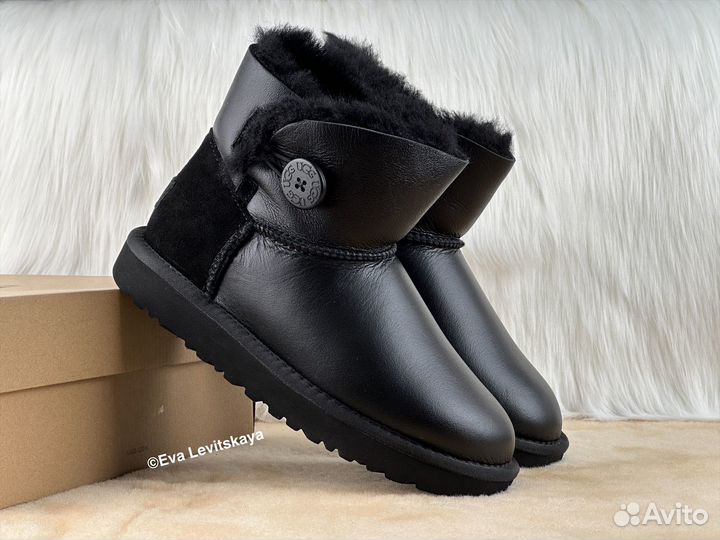 Угги женские Ugg Mini Bailey Button Metal Black