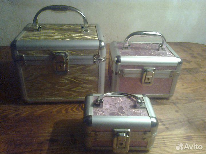 Шкатулки металлические с замочками