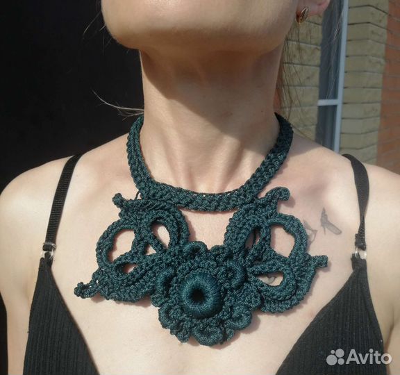 Вязаное колье на шею