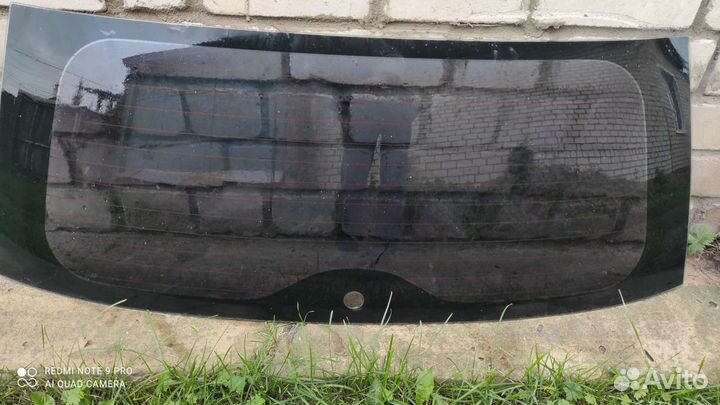 Стекло двери багажника