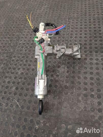 Замок зажигания toyota-harrier-2003-2013