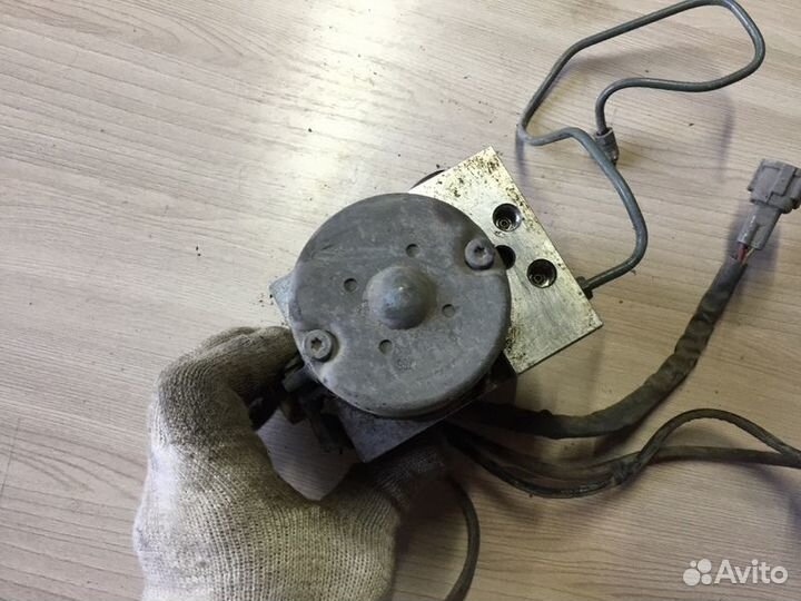 Блок ABS (насос) Nissan Maxima A32 с1995-2000г Мак