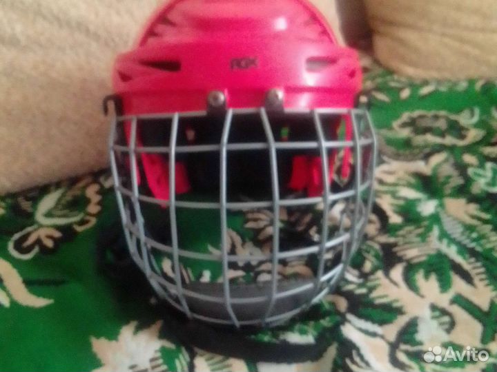 Хоккейный шлем