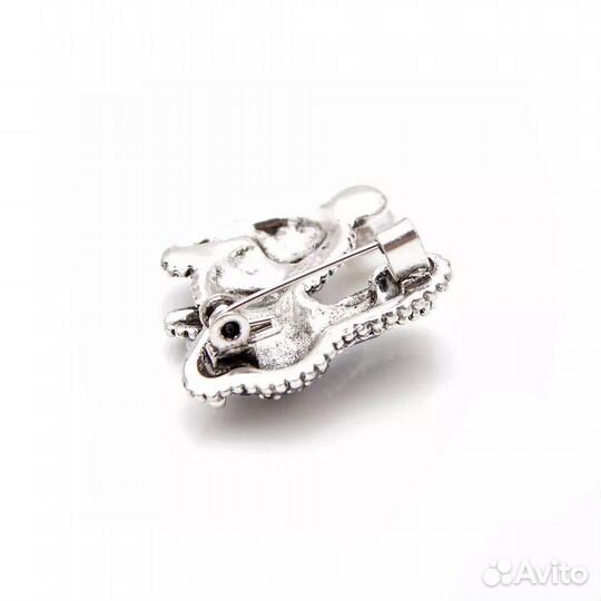 Брошь зайка