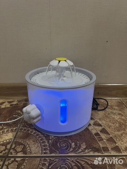 Автоматическая поилка для кошек, с подсветкой