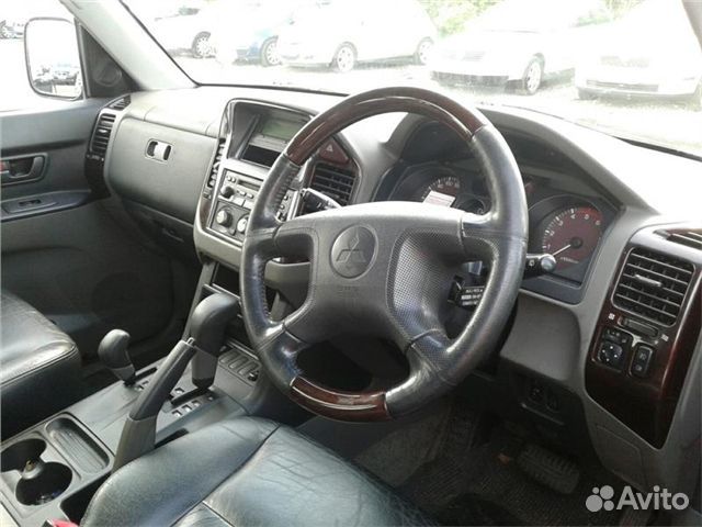 Разбор на запчасти Mitsubishi Pajero / Montero 200