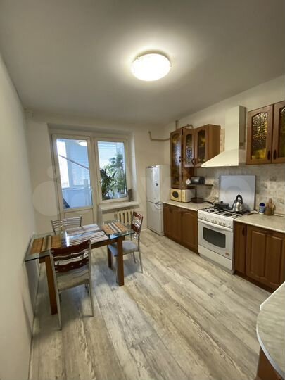 2-к. квартира, 65 м², 2/10 эт.