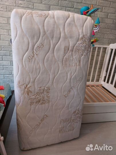 Детская кроватка с маятником Гандылян