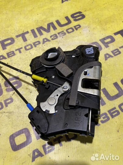 Замок передней правой двери Toyota Corolla E120