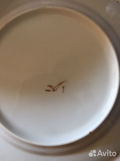 Столовые тарелки