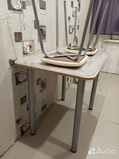 Кухонный стол