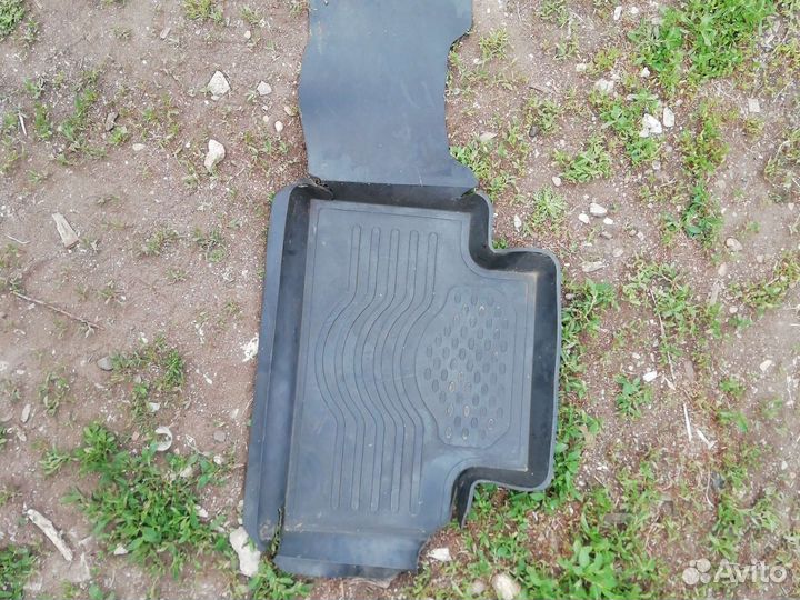 Задние коврики на калину б. у