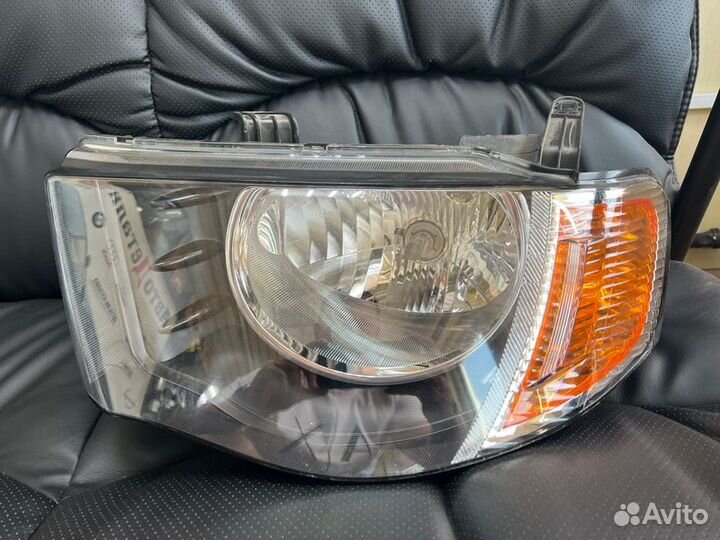 Фара галогеновая передняя левая Mitsubishi L200