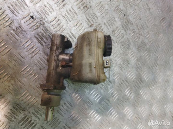 Главный тормозной цилиндр Peugeot 406 седан 1.8