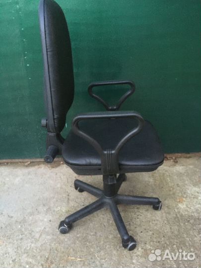Кресло офисное кожаное