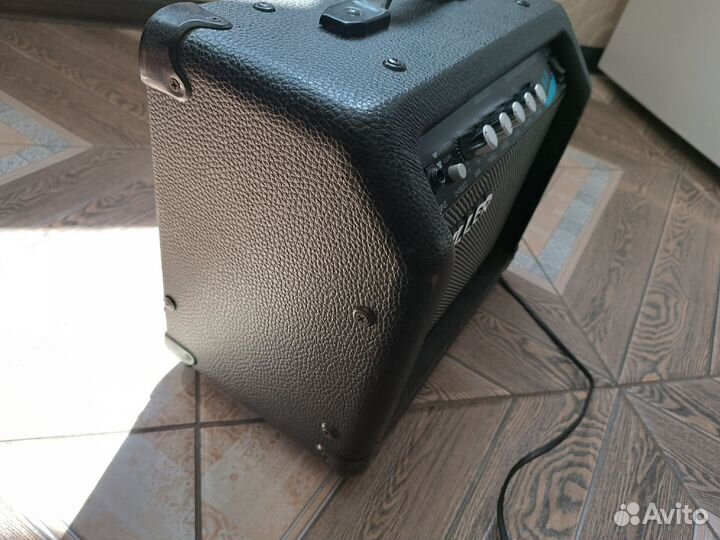 Гитарный комбоусилитель