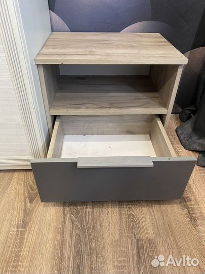 Тумбочка прикроватная
