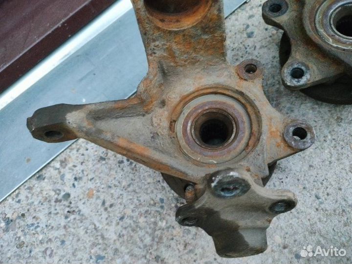 Кулак поворотный передний левый Peugeot Partner