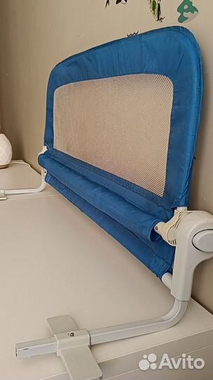 Защитный бортик для кровати