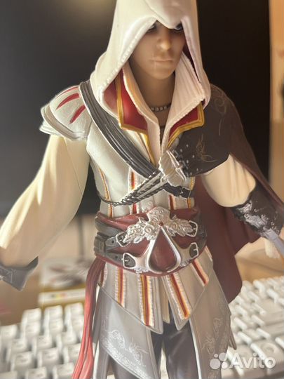 Фигурка Assassins Creed Эцио