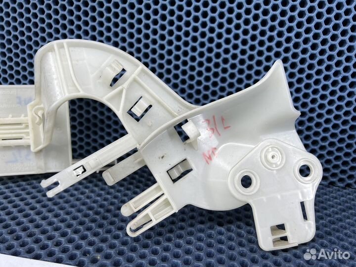 Крепление замка двери Touareg NF FL задней левой
