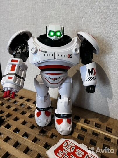 Игрушка робот с пультом