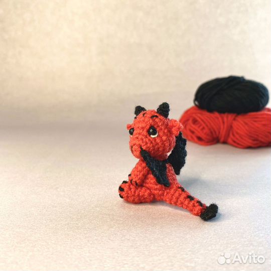 Миниатюрный красный дракон