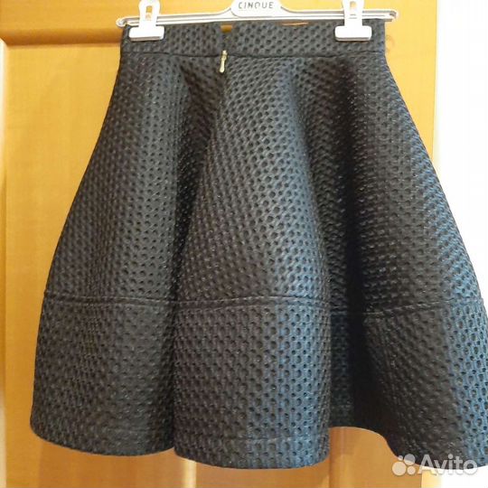 Юбка чёрная, расклешенная, 