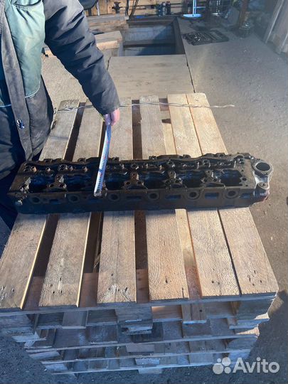 Головка блока шестицилиндрованного двс