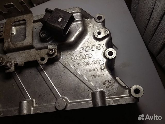 Крышка двигателя Bentley 07d109129