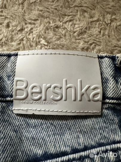 Джинсы трубы bershka