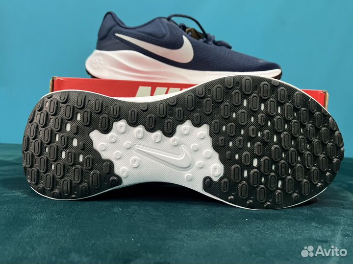 Кроссовки Nike Revolution 7