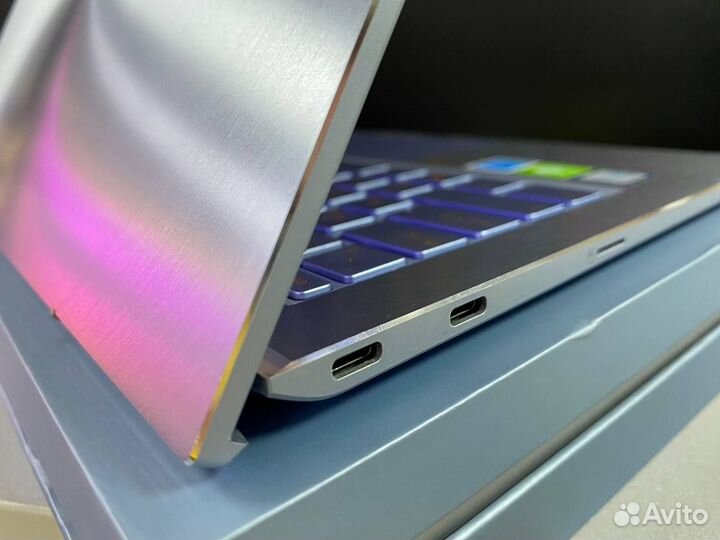 Asus Zenbook S13 i7 / 16 GB + SSD M2 / MX 150