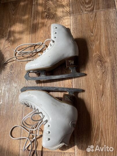 Фигурные коньки risport