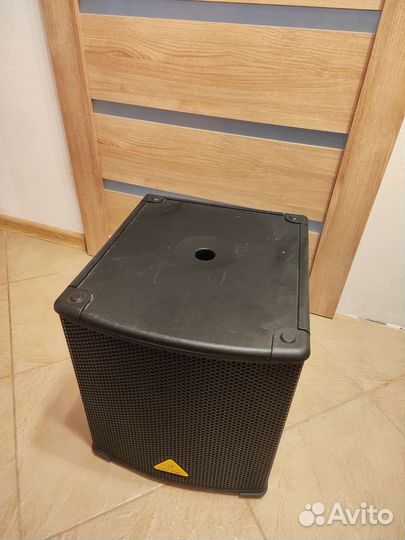 Сабвуфер Beringer eurolife b1200d pro