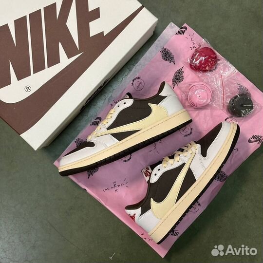 Travis Scott x Nike Air Jordan 1 Low OG Reverse Mo