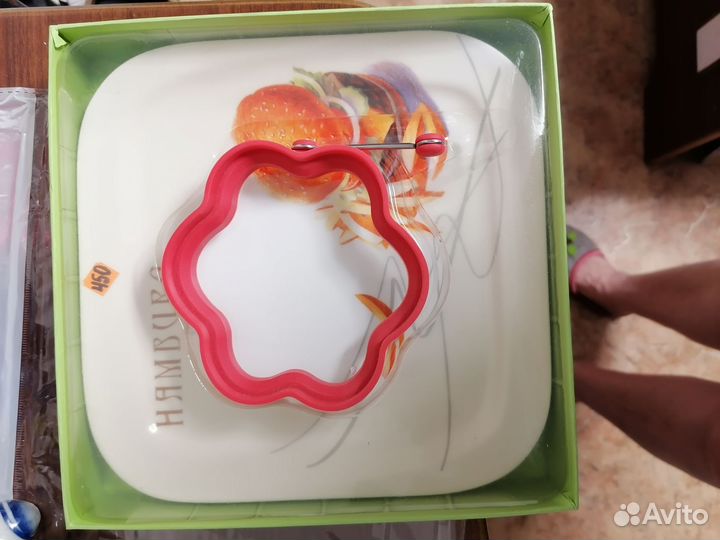 Блюдо для завтрака и форма для жарки яиц