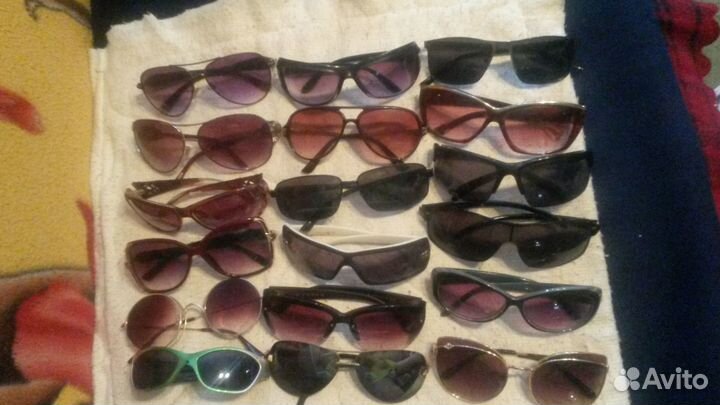 Очки от солнца18 штук и 4 футляра