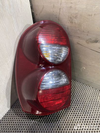 Фонарь задний левый Jeep Liberty KJ 2005 Либерти
