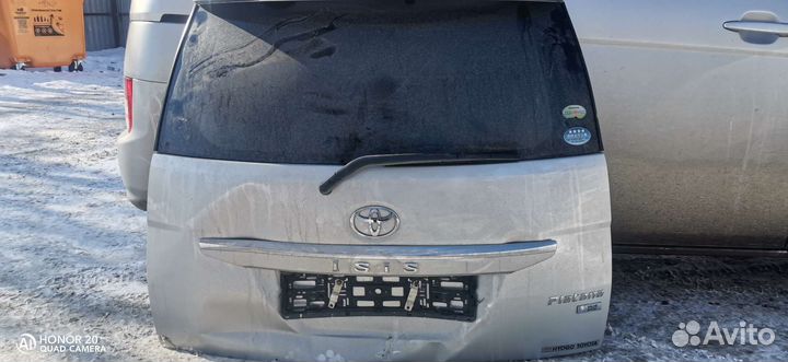 Дверь багажника Toyota isis