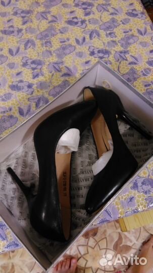 Туфли темно-синие новые на каблуке натуральная кож
