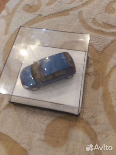 Игрушка renault sandero