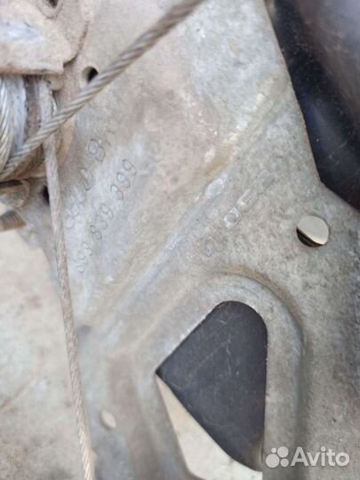 Задний левый стеклоподъёмник Ауди 80, 90