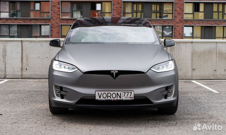 Аренда Tesla Model X от одной минуты в Москве